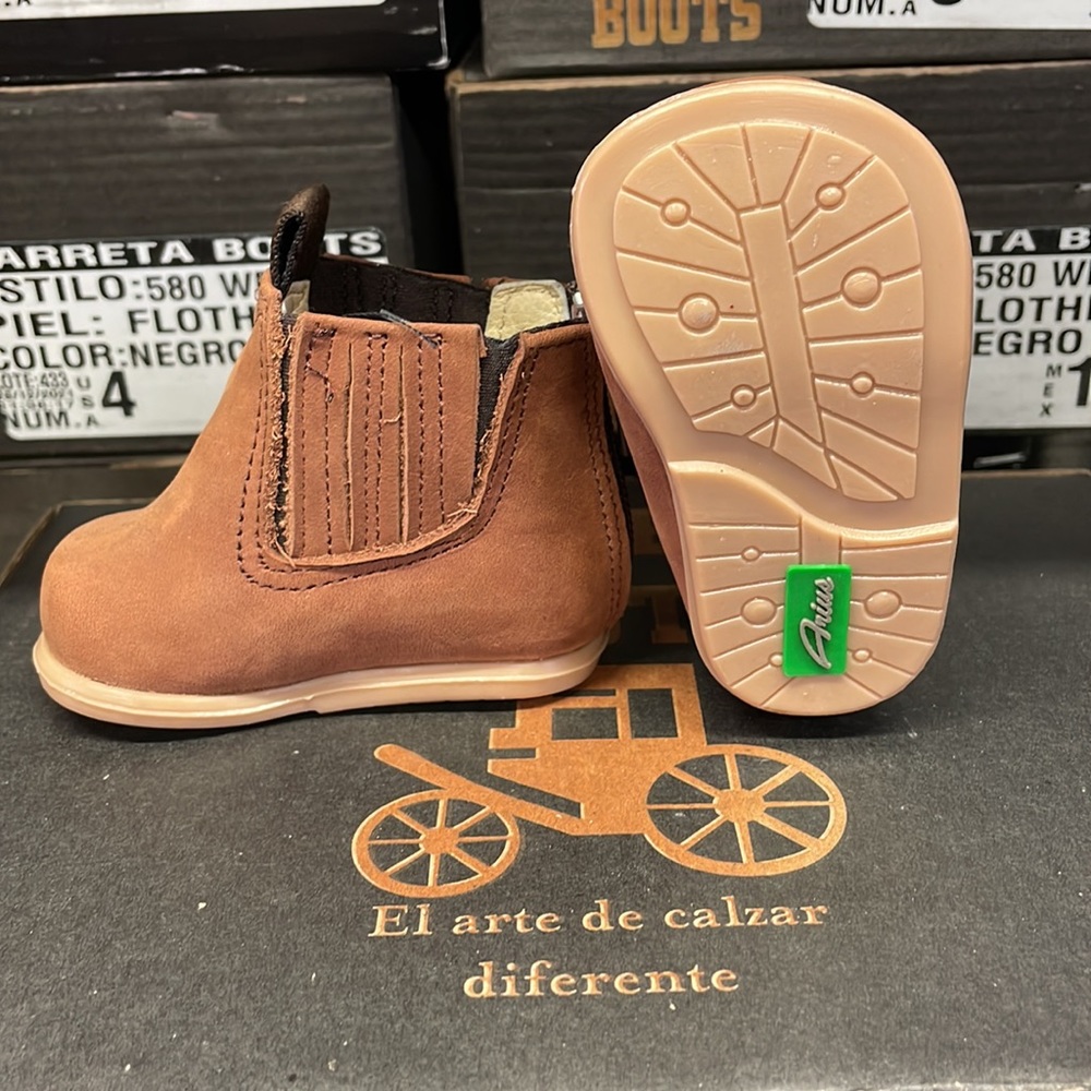 small boots - Picture 3 of 5